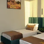 Castle View Hotel *